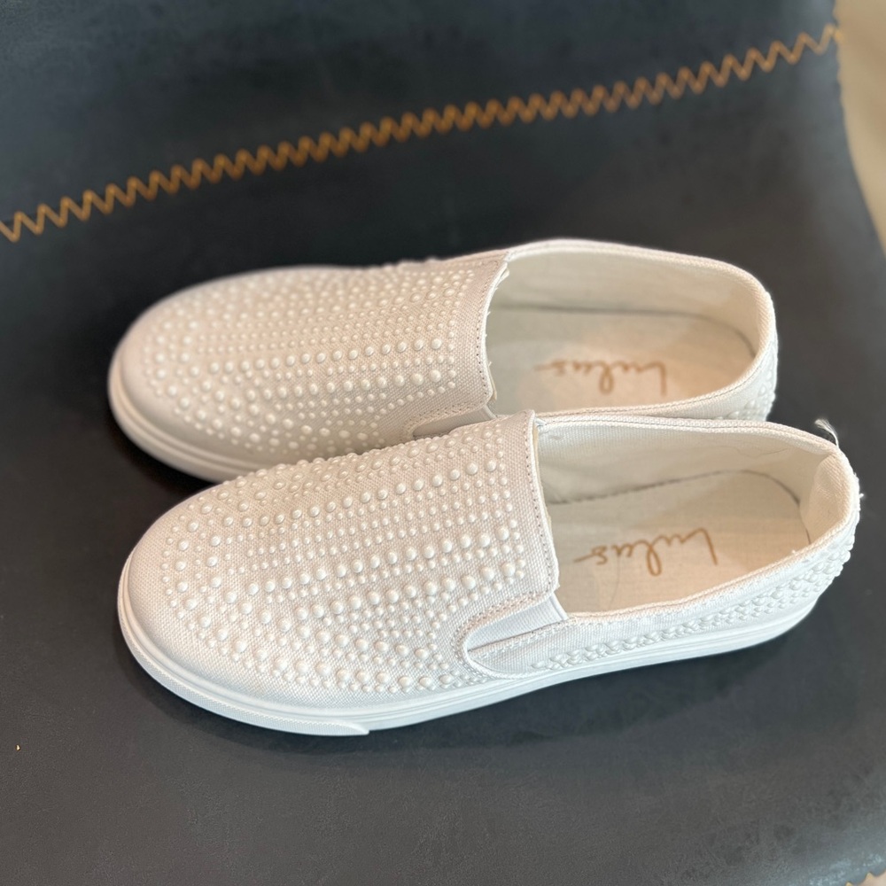 Lulus White Pearl Flatform Slip-On Sneakers - NWT - Fit like size 6.5.